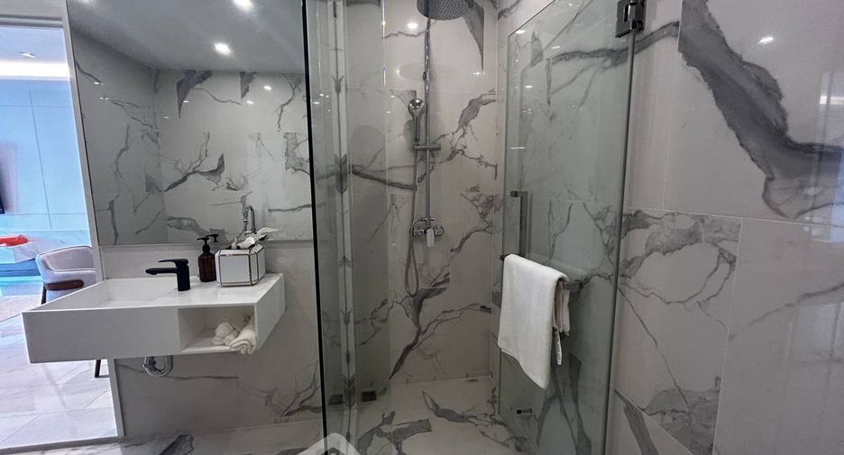 Condo en venta de 2 habitaciones en Khlong Toei, Bangkok