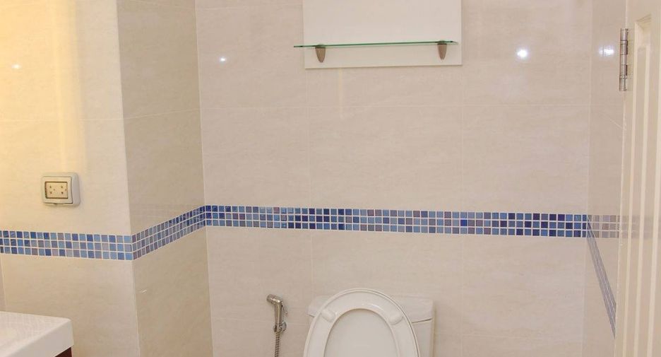 For sale 1 bed condo in Khlong Toei, Bangkok