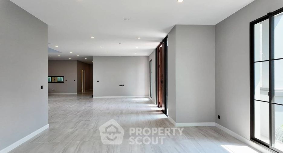 For sale 5 bedrooms house in Taling Chan, Bangkok