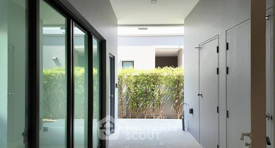 For sale 5 bedrooms house in Taling Chan, Bangkok