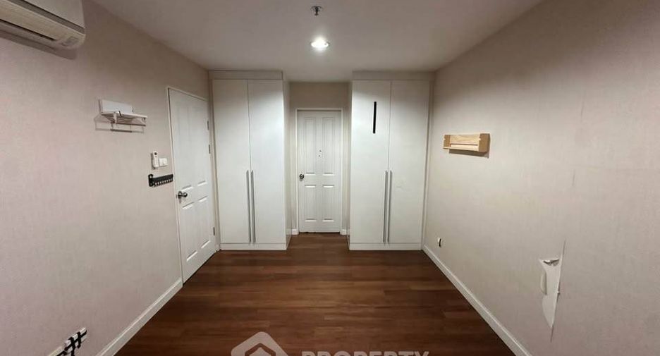 For sale 2 bedrooms condo in Huai Khwang, Bangkok