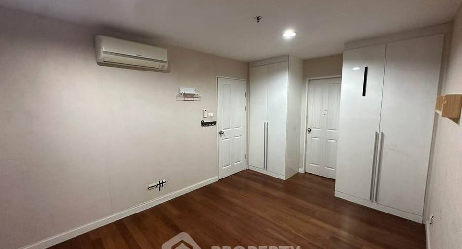 For sale 2 bedrooms condo in Huai Khwang, Bangkok