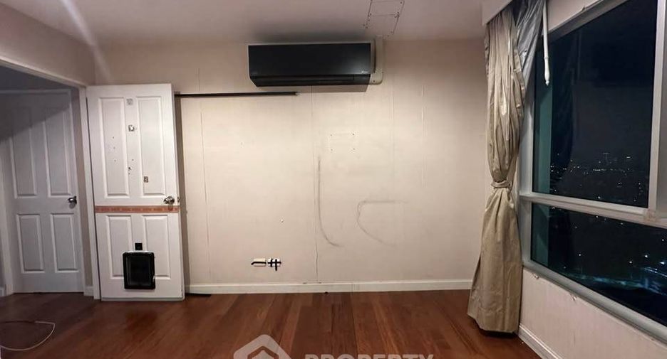 For sale 2 bedrooms condo in Huai Khwang, Bangkok