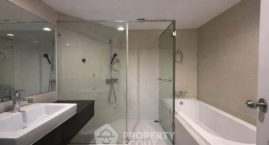 For sale 2 bedrooms condo in Huai Khwang, Bangkok