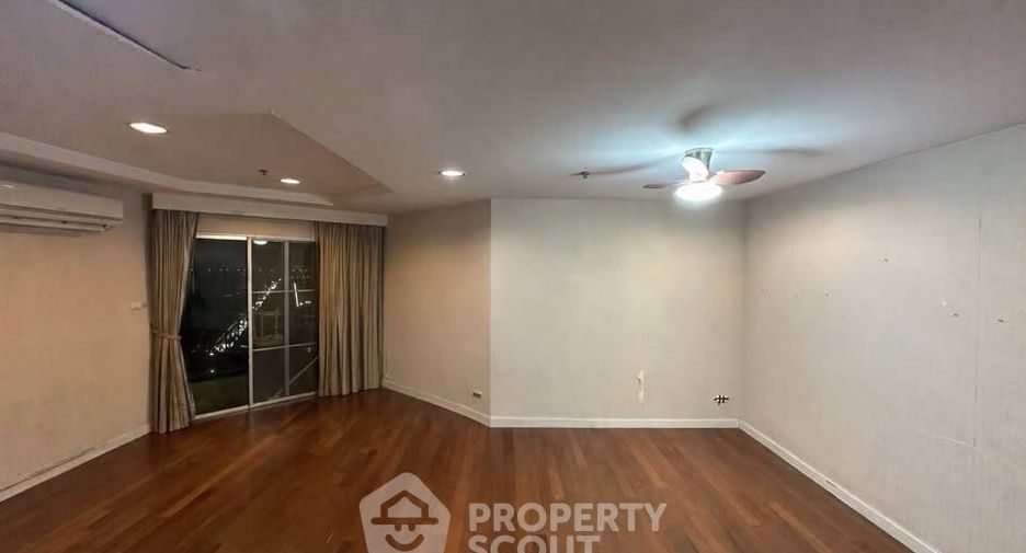 For sale 2 bedrooms condo in Huai Khwang, Bangkok