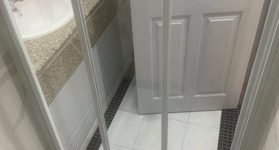 For sale 2 bedrooms condo in Yan Nawa, Bangkok