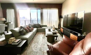 Condo en alquiler y en venta de 3 habitaciones en Watthana, Bangkok