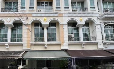 For sale 3 bedrooms townhouse in Lat Phrao, Bangkok