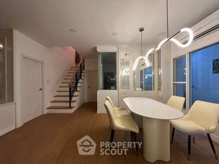 Haus zur Miete und zum Kauf mit 5 Zimmer in Prawet, Bangkok