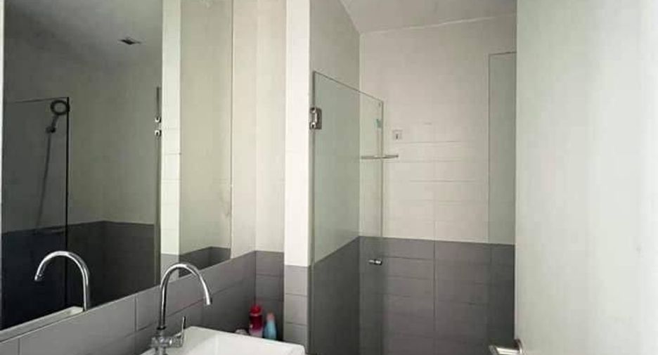 For sale 2 bedrooms condo in Huai Khwang, Bangkok