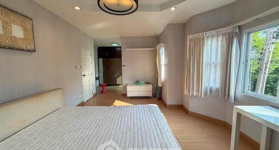 For sale 3 bedrooms house in Si Racha, Chonburi