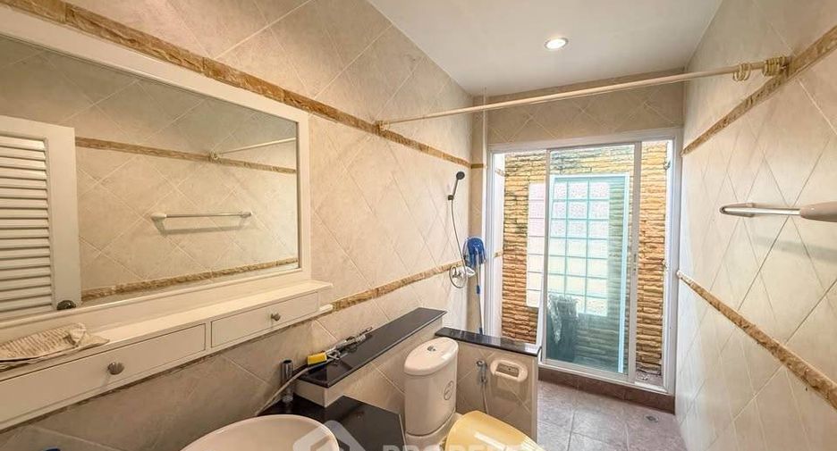 For sale 3 bedrooms house in Si Racha, Chonburi