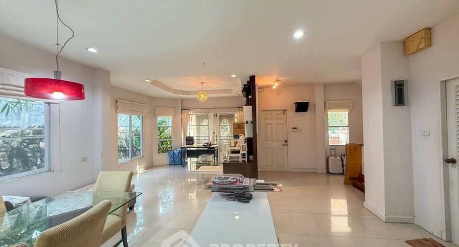 For sale 3 bedrooms house in Si Racha, Chonburi