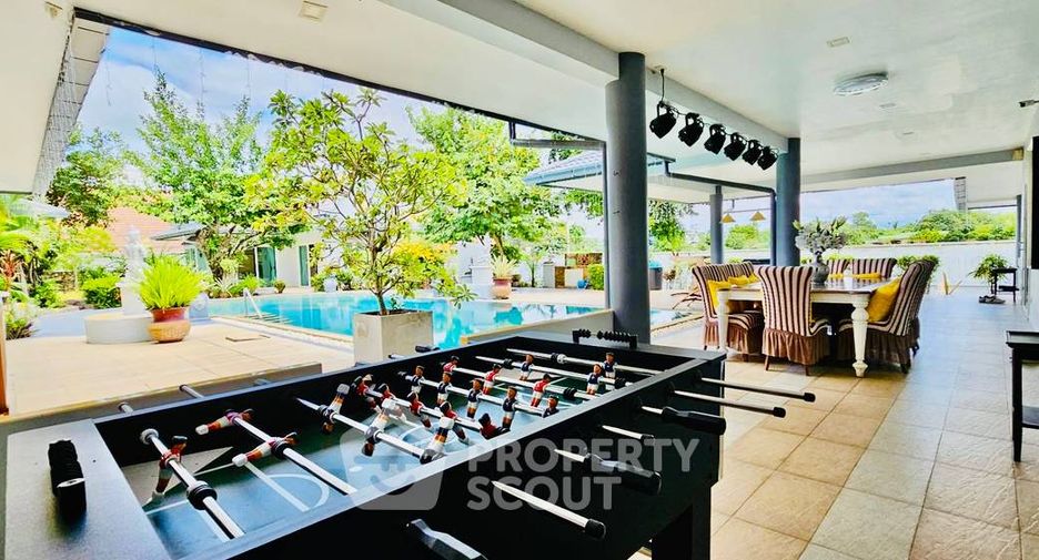 For sale 6 bedrooms villa in East Pattaya, Pattaya