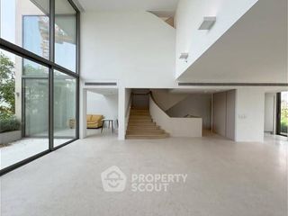 For rent and for sale 5 bedrooms townhouse in Yan Nawa, Bangkok