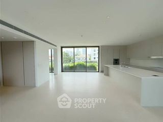 For rent and for sale 5 bedrooms townhouse in Yan Nawa, Bangkok