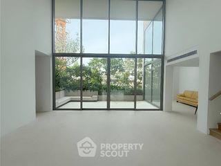 For rent and for sale 5 bedrooms townhouse in Yan Nawa, Bangkok