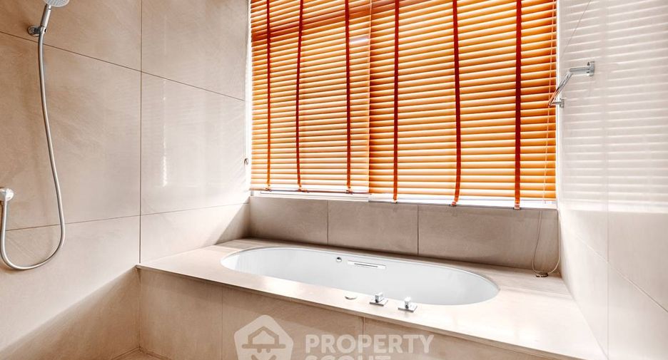 For sale 2 bedrooms condo in Sathon, Bangkok