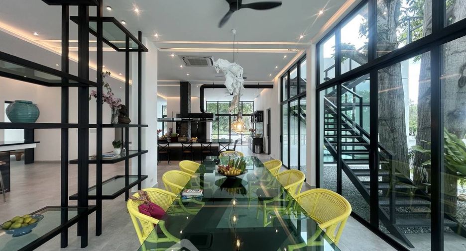For sale 4 bedrooms villa in Huay Yai, Pattaya