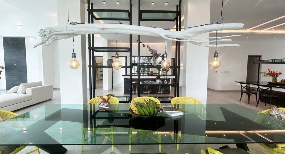 For sale 4 bedrooms villa in Huay Yai, Pattaya