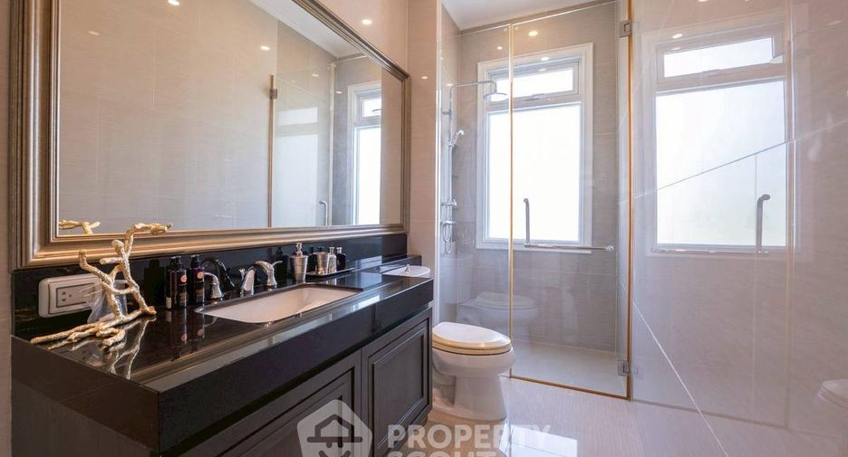 For sale 5 bedrooms house in Lat Phrao, Bangkok