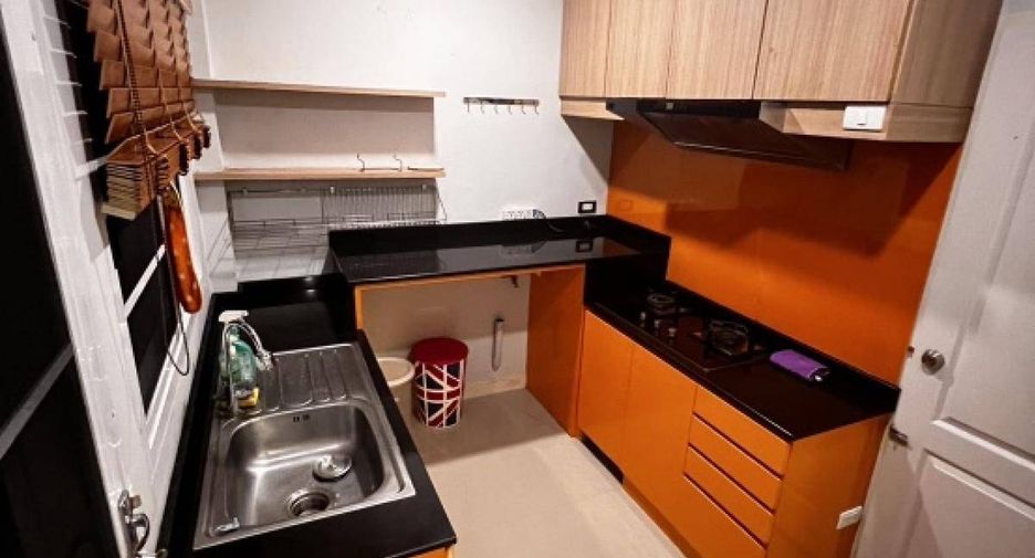 Haus zum Kauf mit 4 Zimmer in Khlong Sam Wa, Bangkok