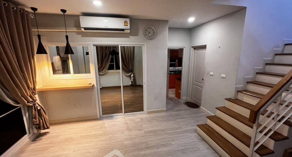 Haus zum Kauf mit 4 Zimmer in Khlong Sam Wa, Bangkok