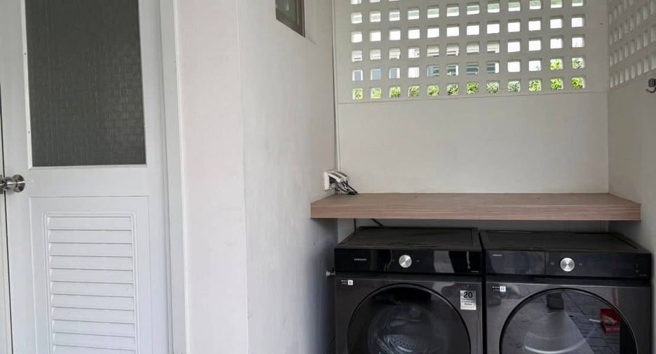 For rent and for sale 4 bedrooms house in Lat Krabang, Bangkok