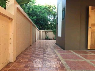 Haus zum Kauf mit 3 Zimmer in Si Racha, Chonburi