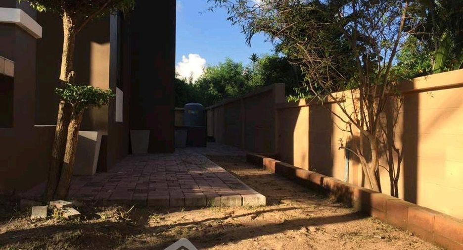 À vendre 3 chambres maison à Si Racha, Chonburi