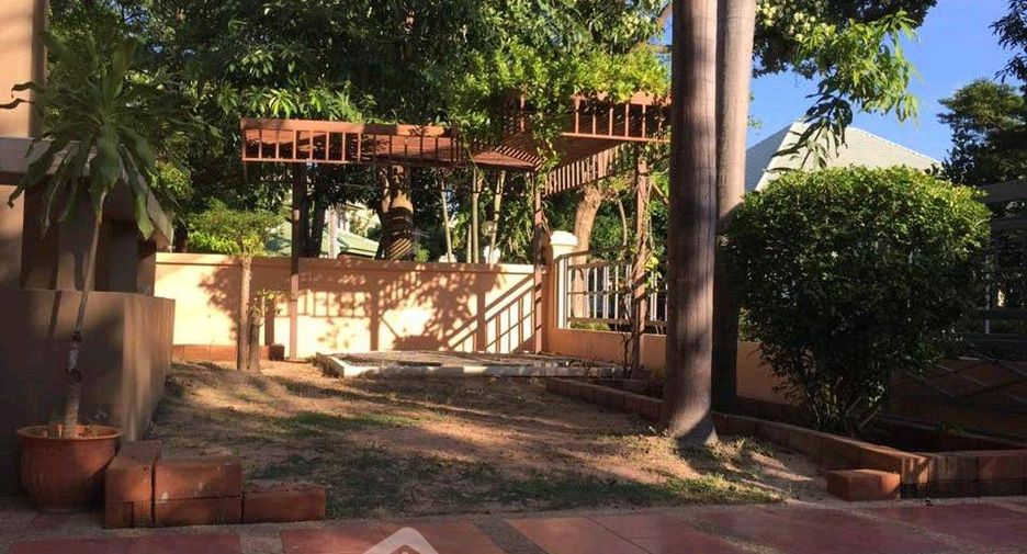 À vendre 3 chambres maison à Si Racha, Chonburi