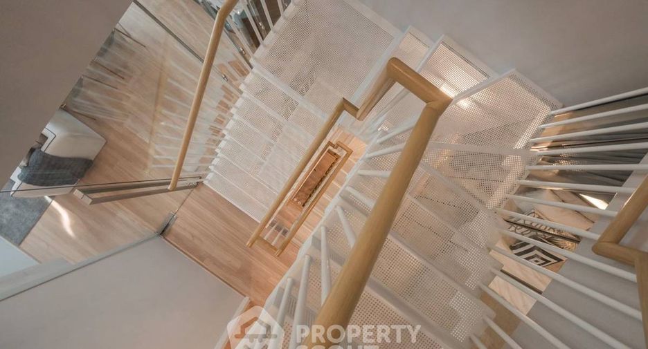 For sale 4 bedrooms townhouse in Phra Khanong, Bangkok
