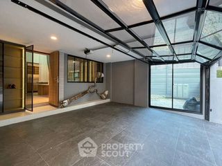 For sale 3 ベッドルーム townhouse in Saphan Sung, Bangkok