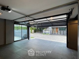 For sale 3 ベッドルーム townhouse in Saphan Sung, Bangkok