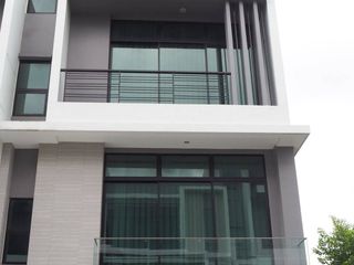 For sale 3 ベッドルーム townhouse in Saphan Sung, Bangkok