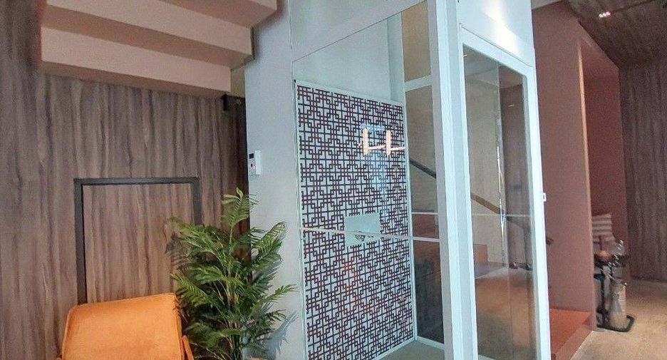 For sale 4 bedrooms house in Lat Phrao, Bangkok