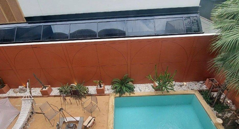 For sale 4 bedrooms house in Lat Phrao, Bangkok