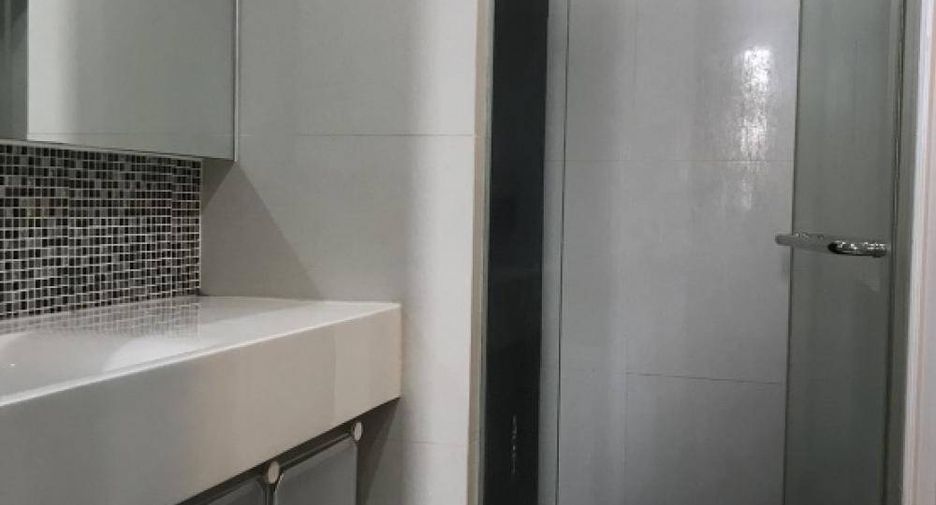 For sale 1 bed condo in Khlong Toei, Bangkok