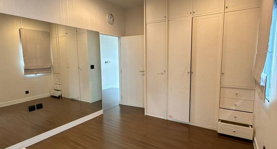 For rent and for sale 4 bedrooms house in Bang Kapi, Bangkok