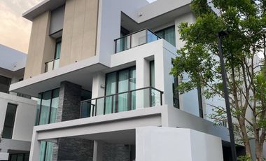 Casa en venta de 4 habitaciones en Lat Phrao, Bangkok