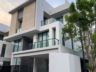 For sale 4 bedrooms house in Lat Phrao, Bangkok
