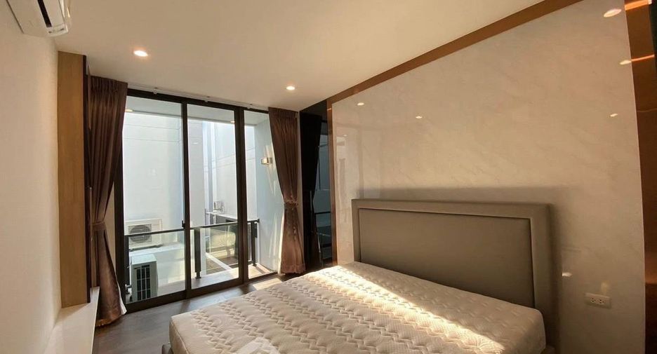 For sale 4 bedrooms house in Lat Phrao, Bangkok