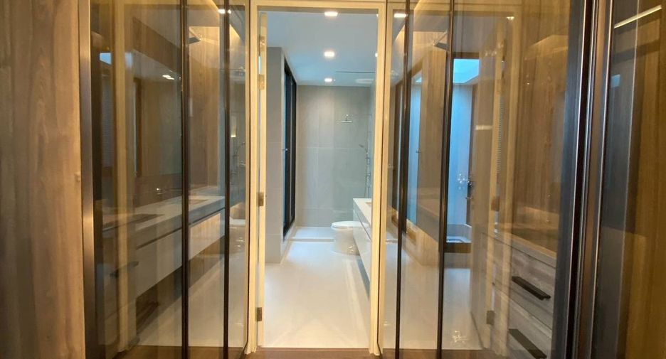 For sale 4 bedrooms house in Lat Phrao, Bangkok