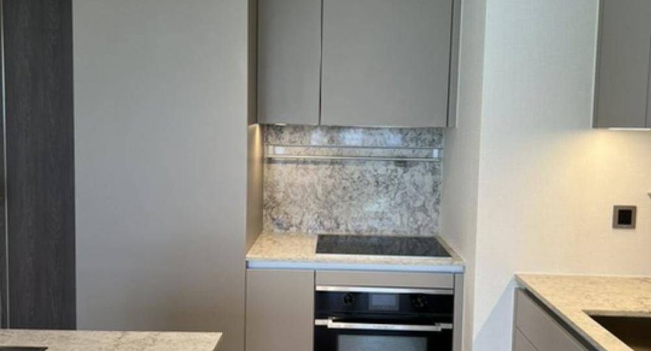 For rent and for sale 2 bedrooms condo in Pathum Wan, Bangkok