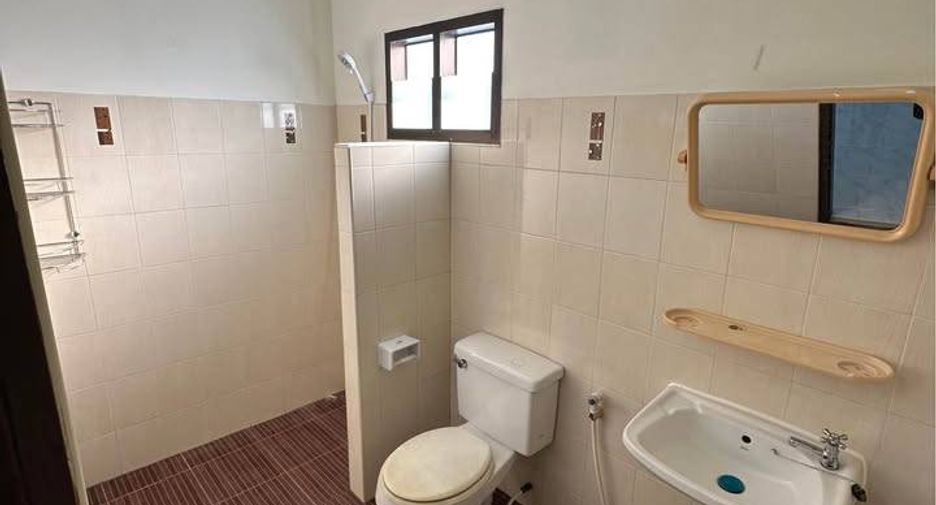 Casa adosada en venta de 3 habitaciones en Mueang Chon Buri, Chonburi