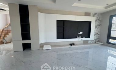 For sale 4 bedrooms house in East Pattaya, Pattaya