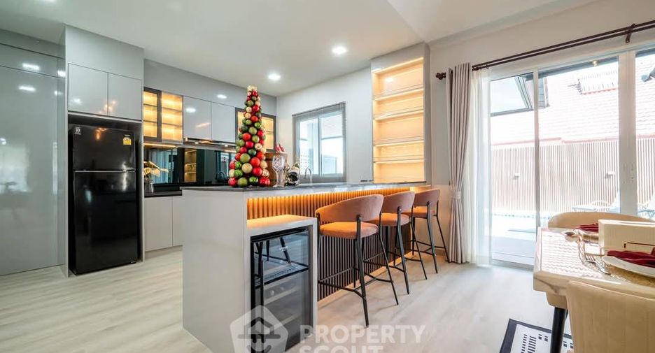 Villa zum Kauf mit 4 Zimmer in East Pattaya, Pattaya