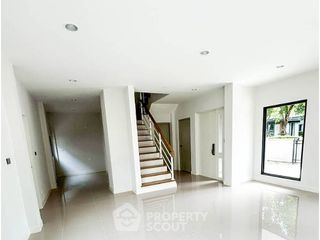 Reihenhaus zum Kauf mit 4 Zimmer in Thung Khru, Bangkok