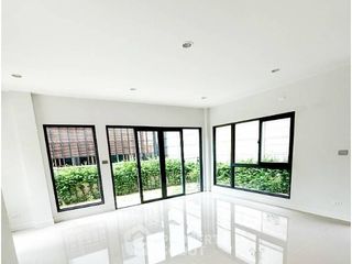 Reihenhaus zum Kauf mit 4 Zimmer in Thung Khru, Bangkok