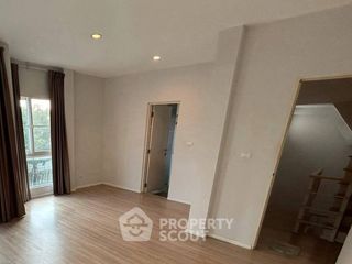Casa adosada en venta de 4 habitaciones en Prawet, Bangkok